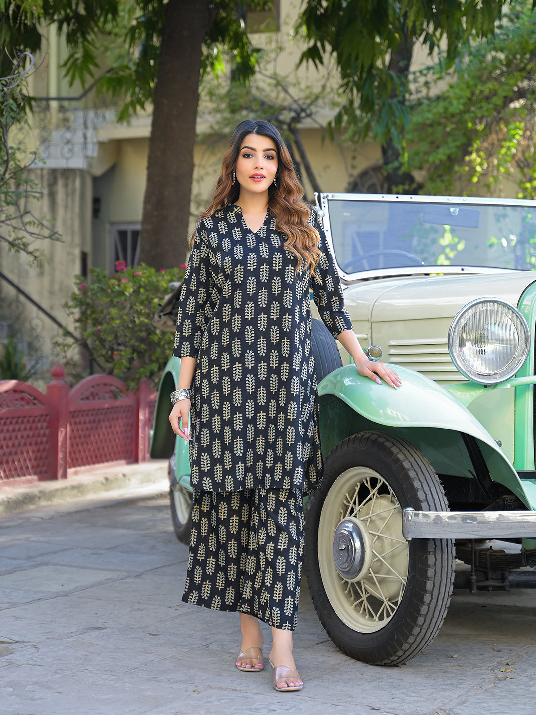 Divena Black Ethnic Printed Rayon Kurta With Trouser