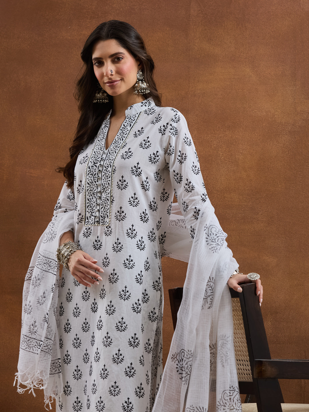 Divena White Kurta Sets With Duppata