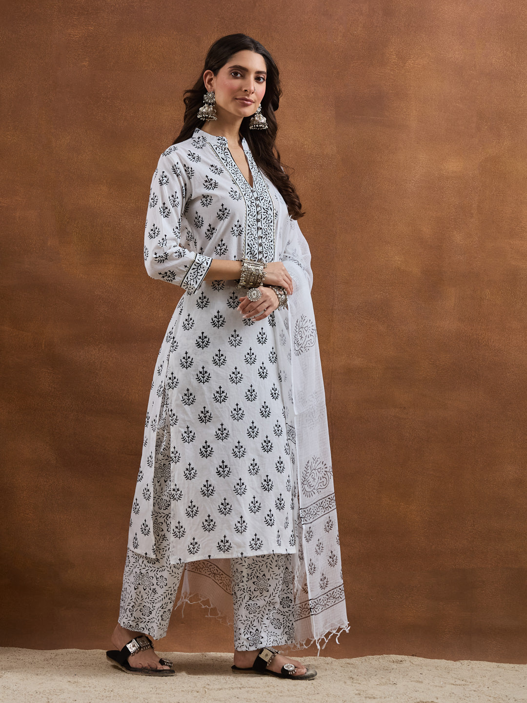 Divena White Kurta Sets With Duppata