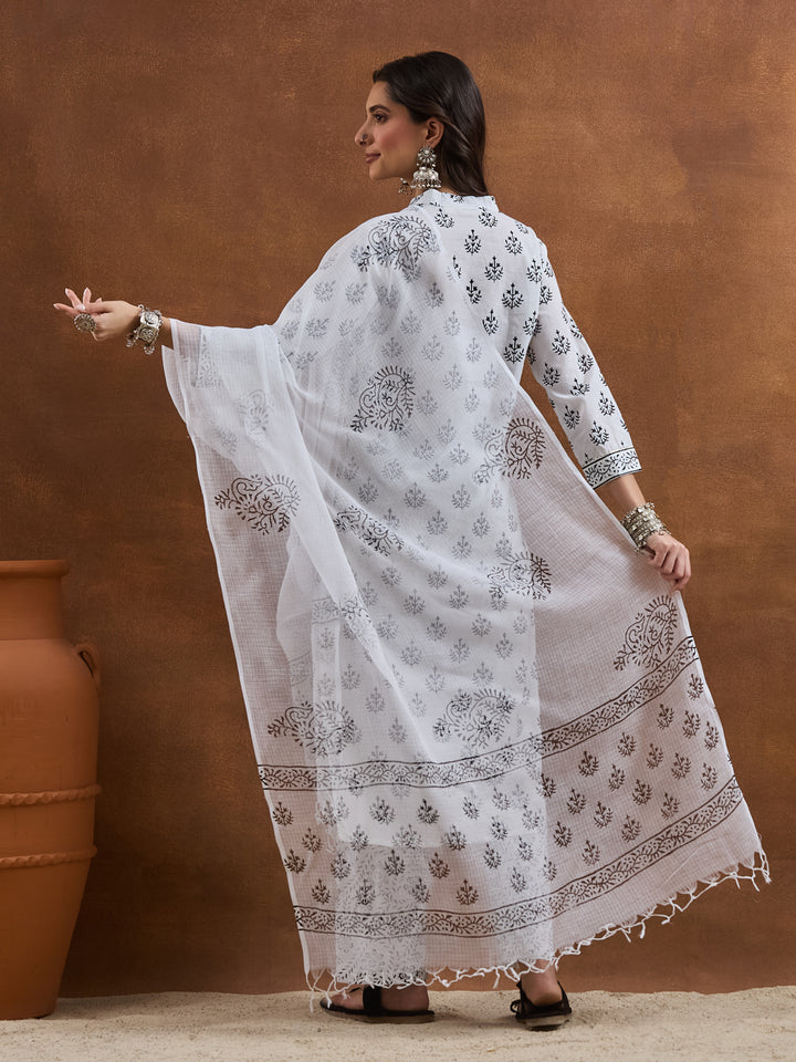 Divena White Kurta Sets With Duppata