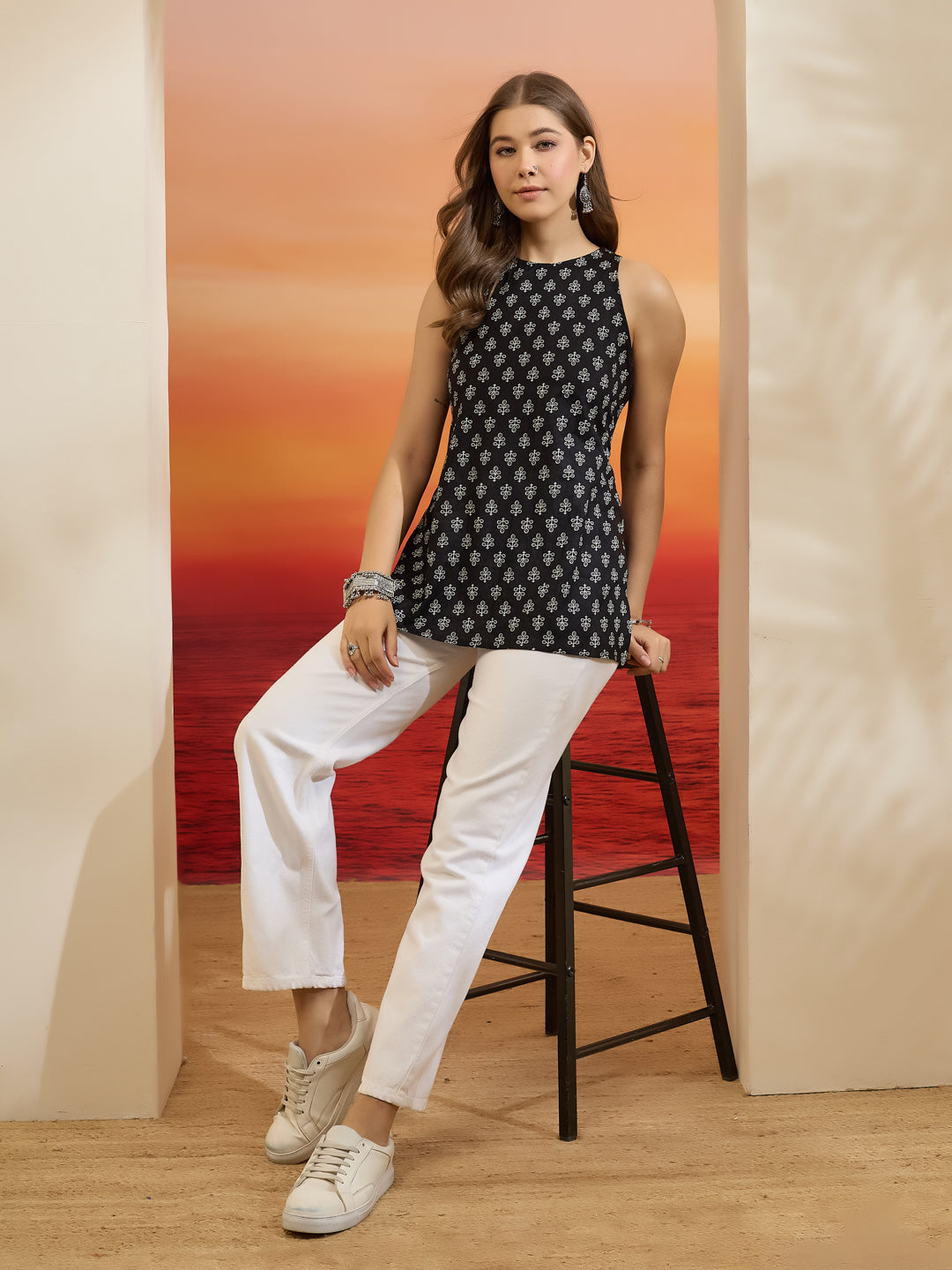 Divena Women Floral Printed Cotton Black Sleeveless Top