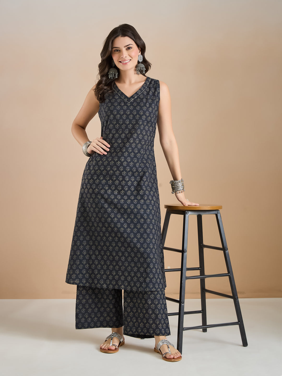 Divena Women Floral Printed Pure Cotton A-line Black Kurta With Palazzos