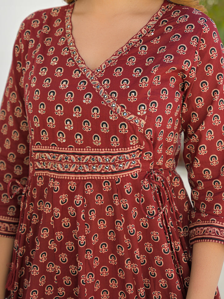 Divena Maroon Cotton Ethnic Motif Kurta Sets With Dupatta