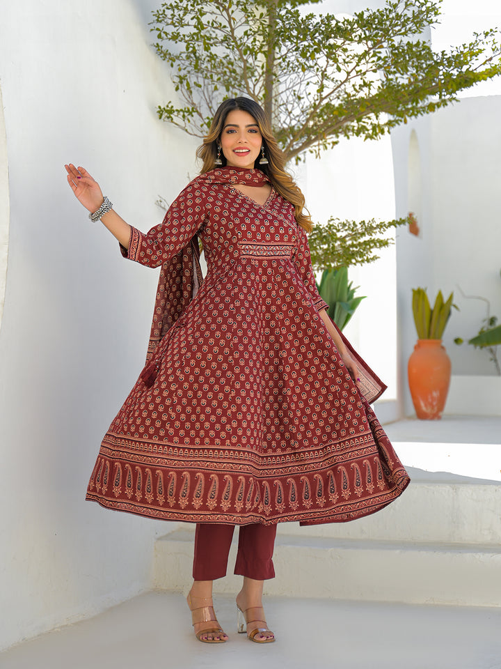 Divena Maroon Cotton Ethnic Motif Kurta Sets With Dupatta