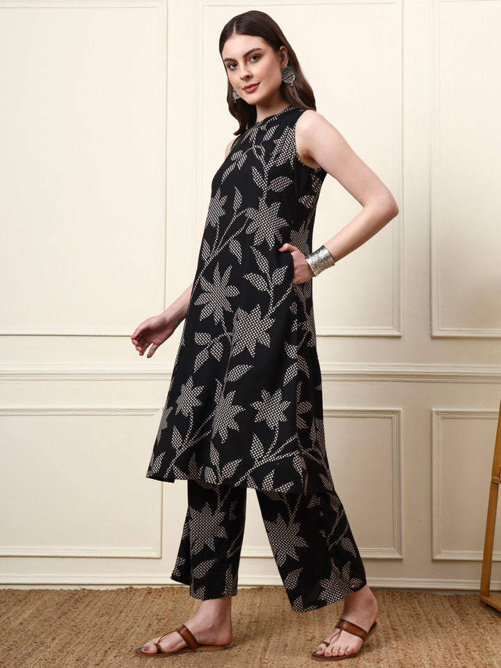 Divena Black Boat Neck Sleeveless Rayon Co-ords Sets