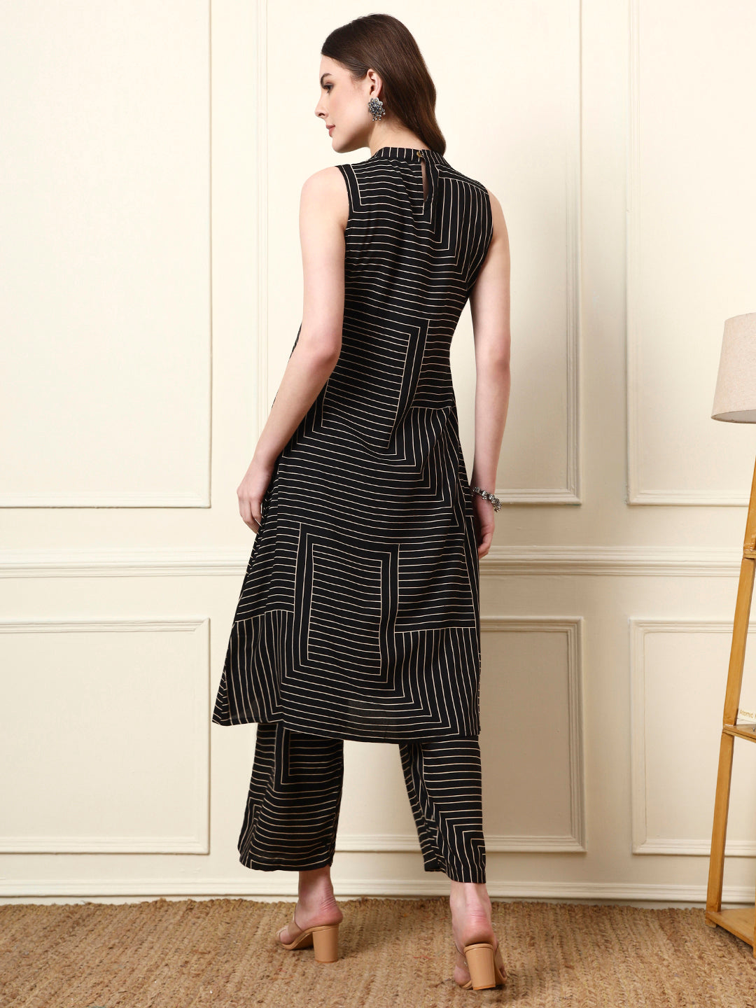 Divena Black Boat Neck Sleeveless Rayon Co-ords Sets