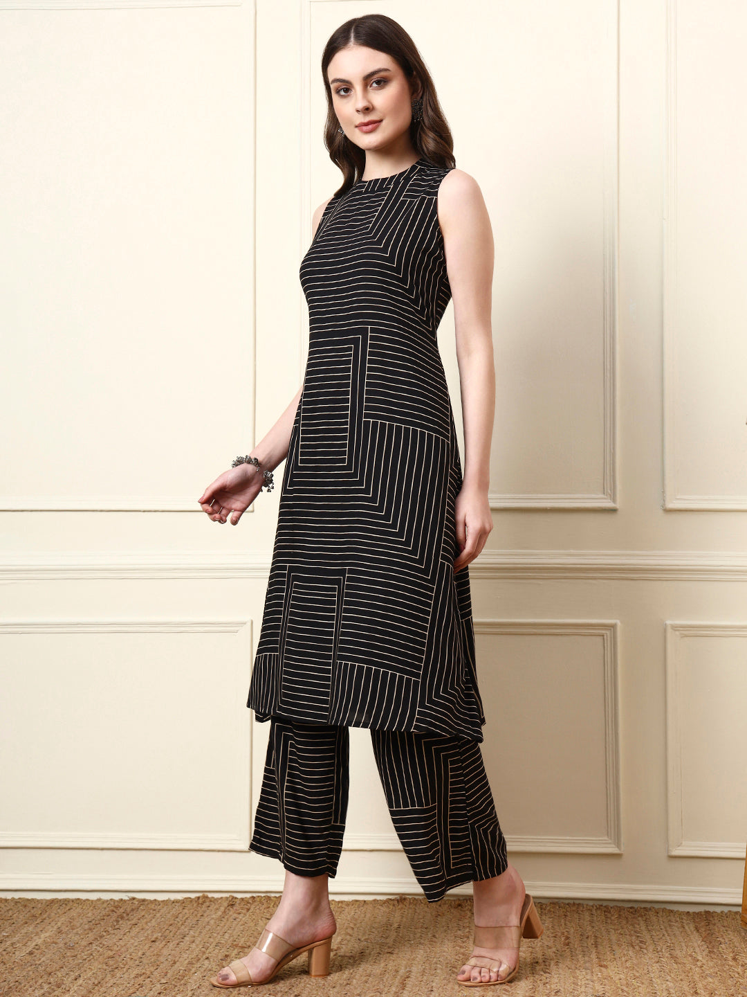 Divena Black Boat Neck Sleeveless Rayon Co-ords Sets