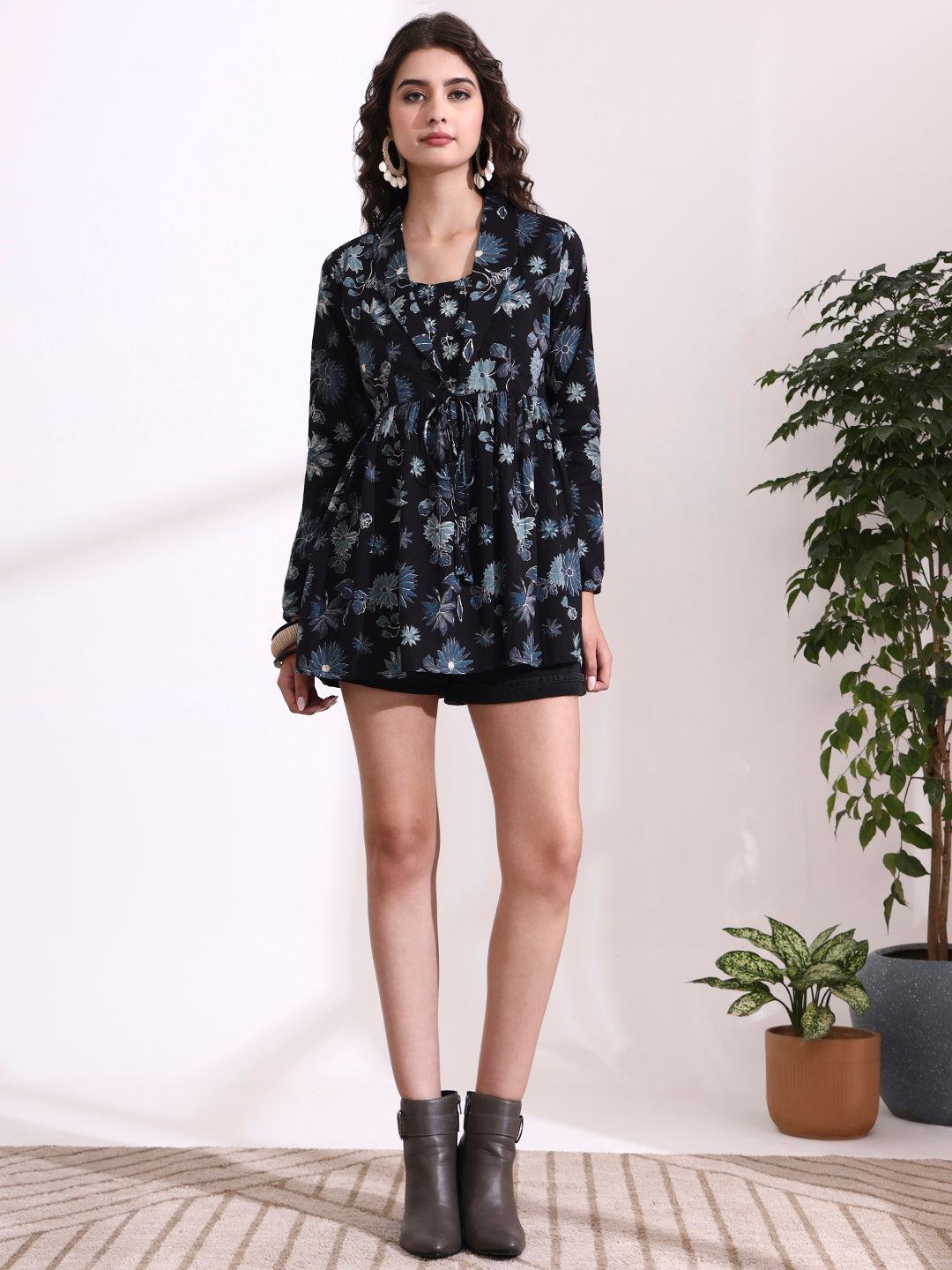 Divena Black Lepal Coller Peplum Top