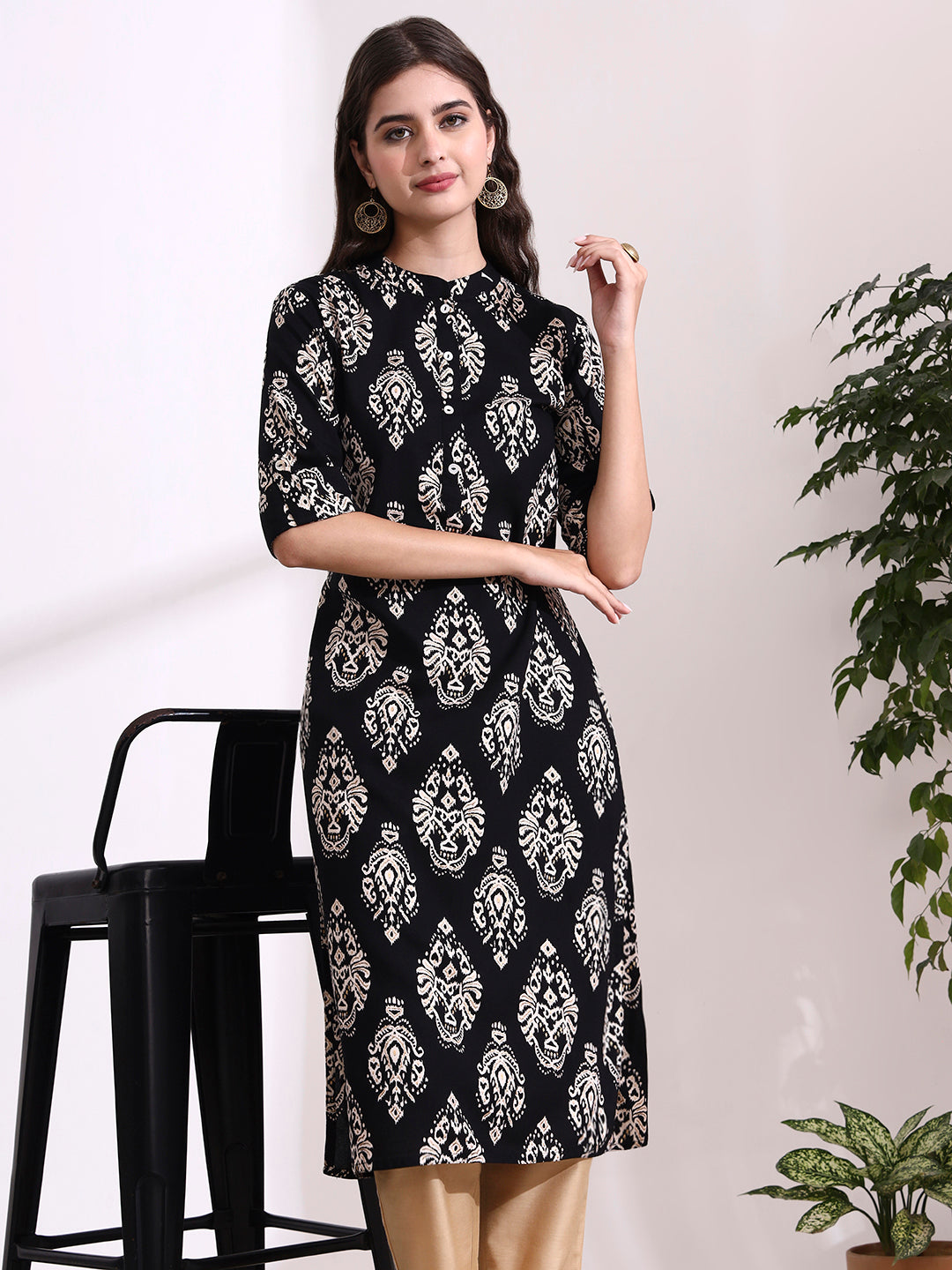 Divena Black Rayon Rollup Sleeves Straight Kurta