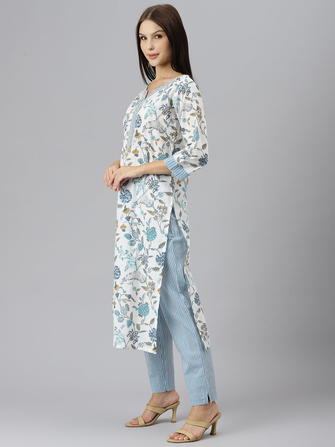 Divena Women White Floral Printed Pure Cotton Kurta with Trousers