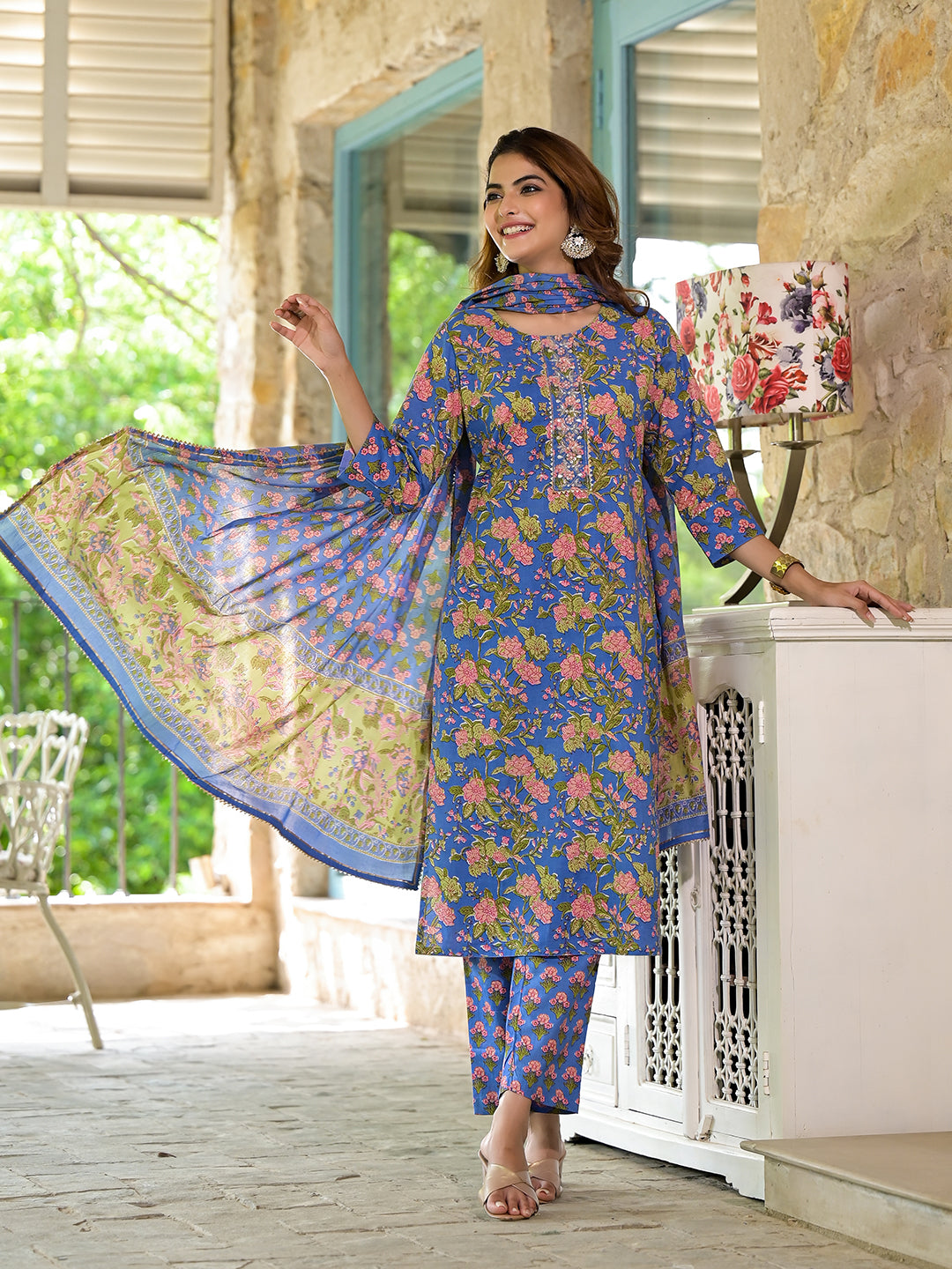 Divena blue Floral Print Cotton Straight fit Kurta Set