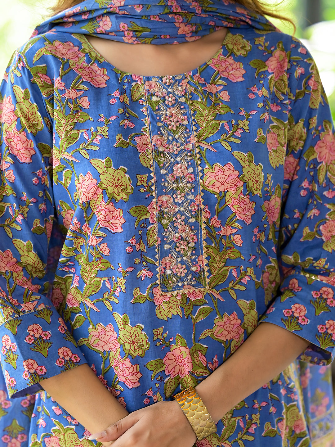 Divena blue Floral Print Cotton Straight fit Kurta Set