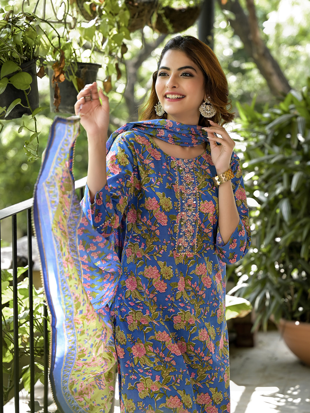 Divena blue Floral Print Cotton Straight fit Kurta Set