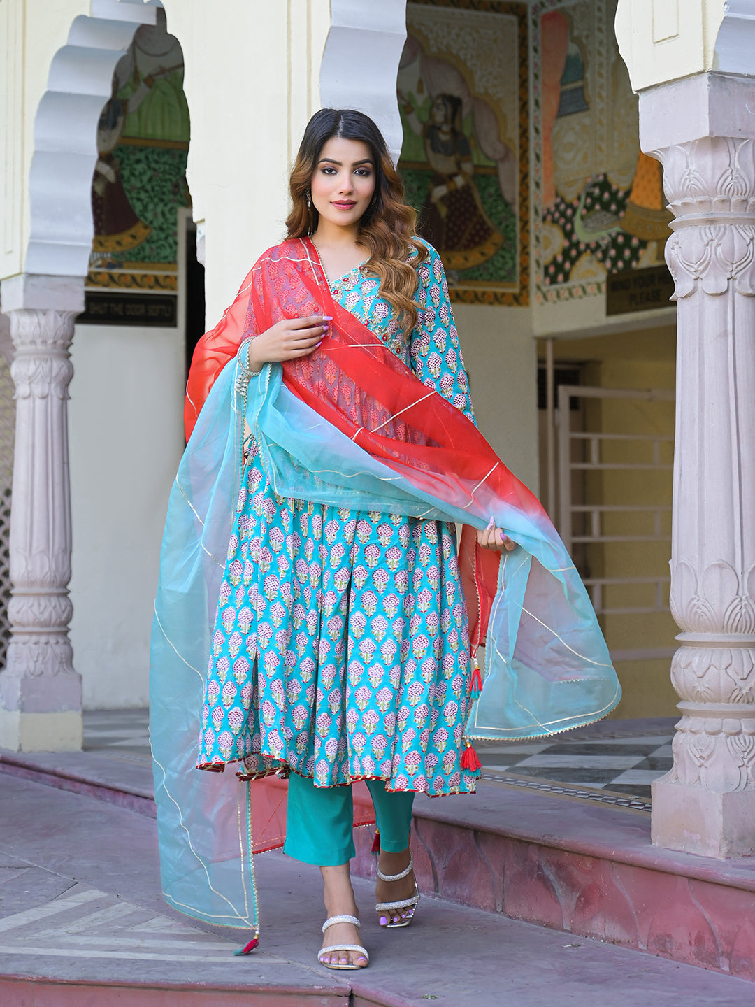 Turquoise blue Floral Muslin Printed Kurta Pand with Dupatta — view 1