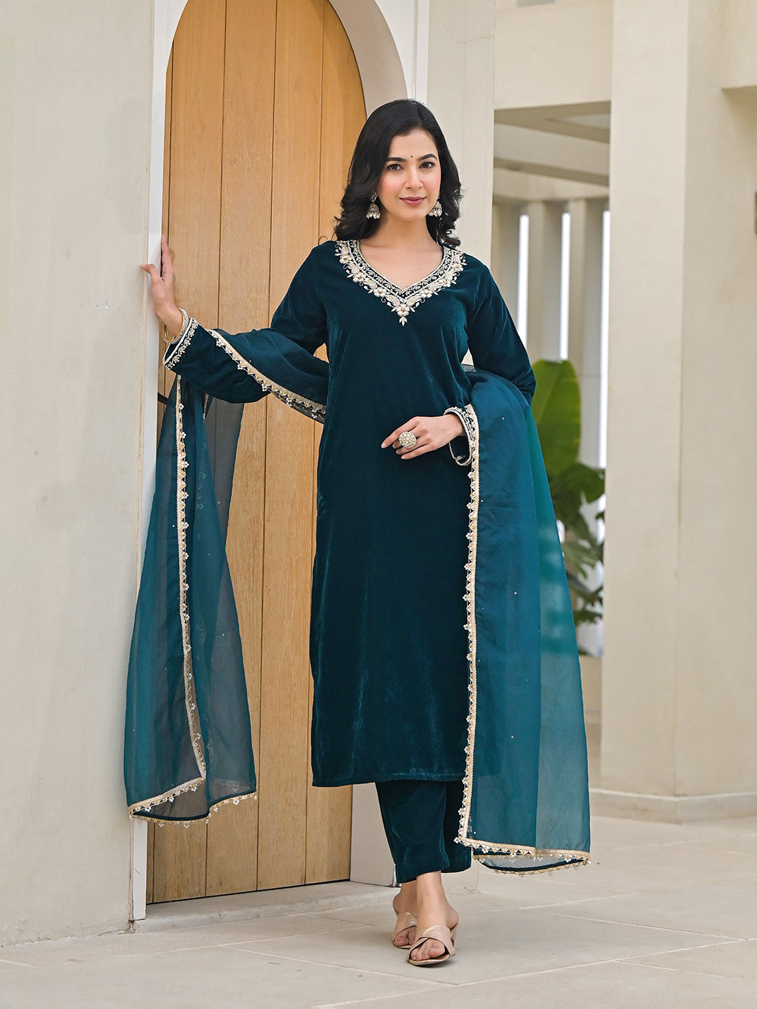 Embroidered Green Velvet Kurta Pant Dupatta Set for Women — view 1
