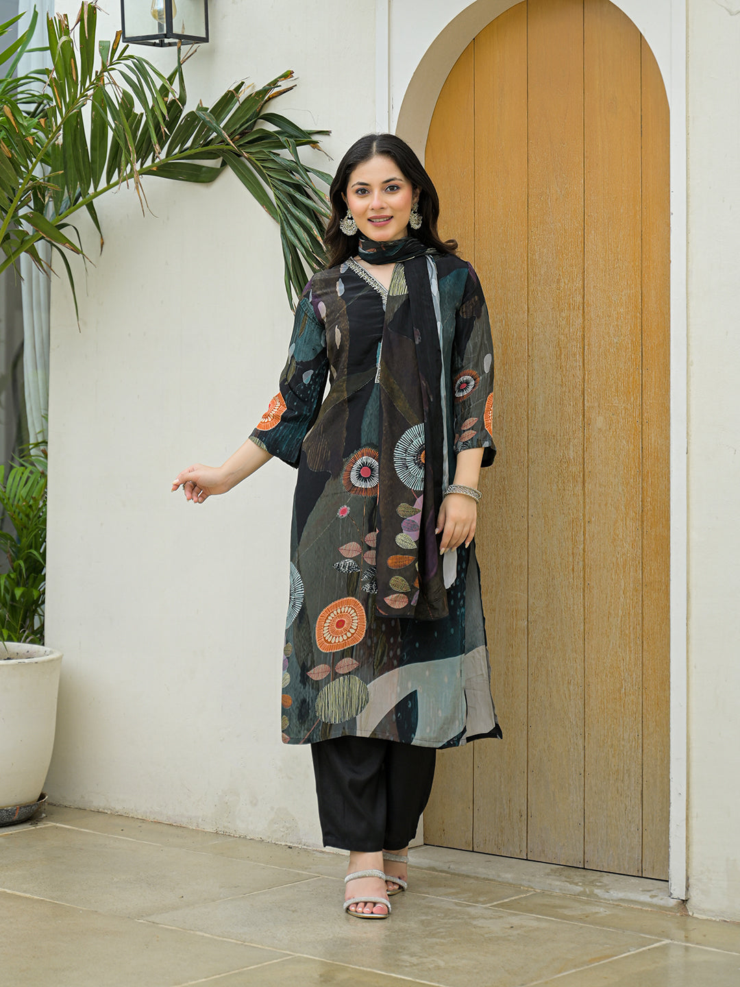 Black Pure Crepe Digital Print Kurta Pant Set With Dupatta — view 1