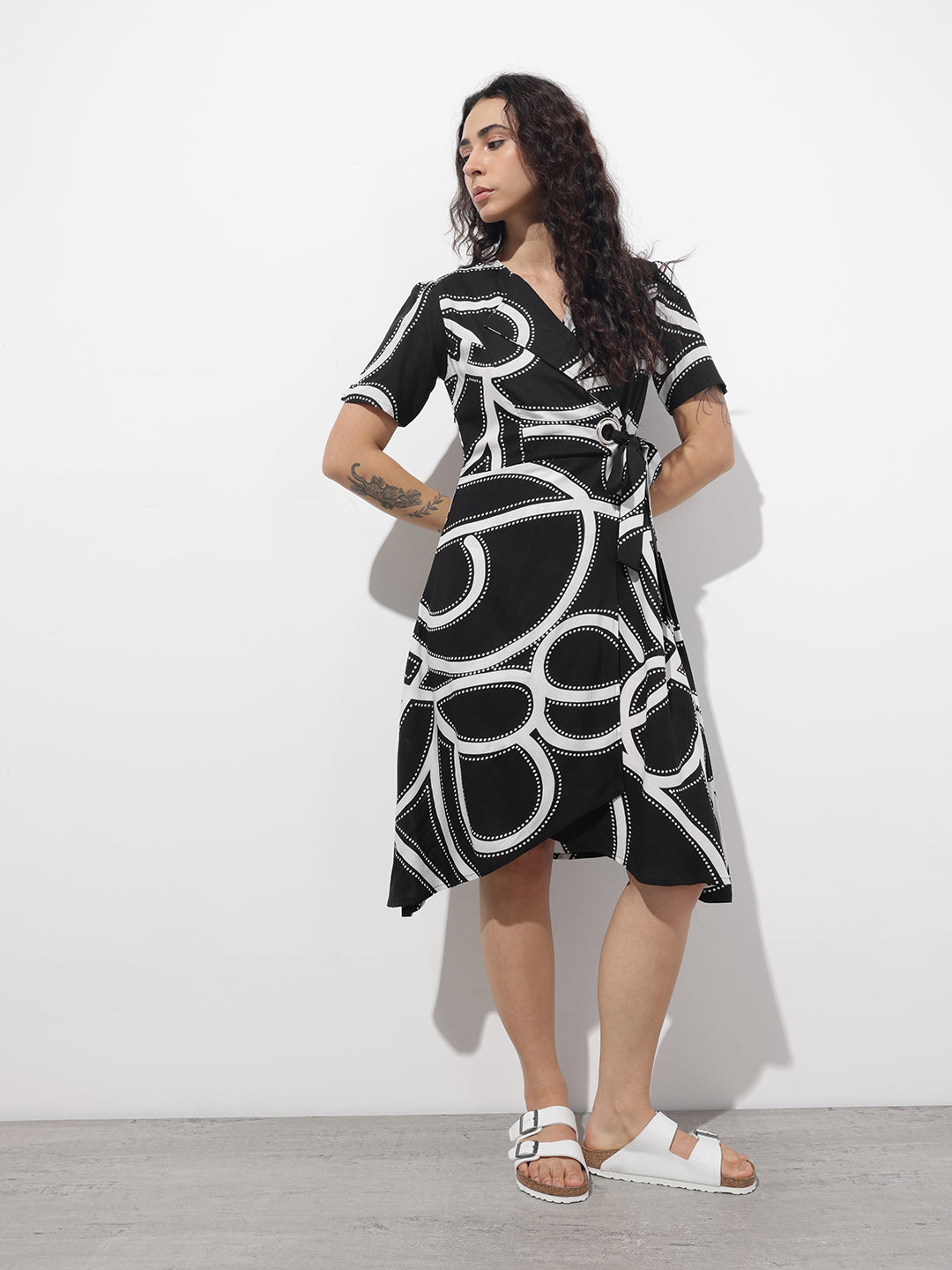 Divena Black Lepal Neck Abstract Print Rayon Midi Dress
