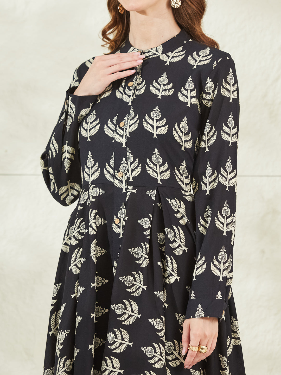 Divena Black Rayon Boat Neck Knee Length Dress