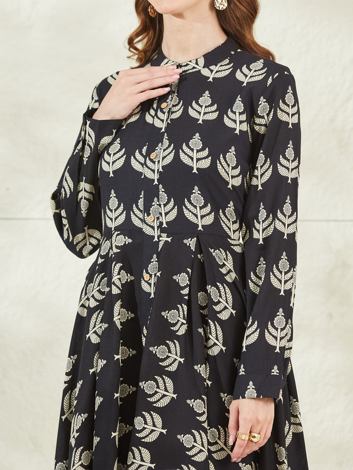 Divena Black Rayon Boat Neck Knee Length Dress