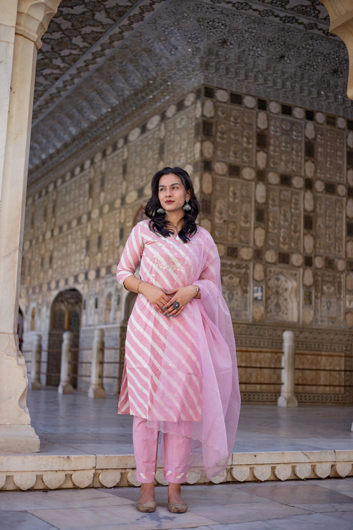 Divena Light Pink Leheriya Cotton Kurta Pant set With Organza Dupatta
