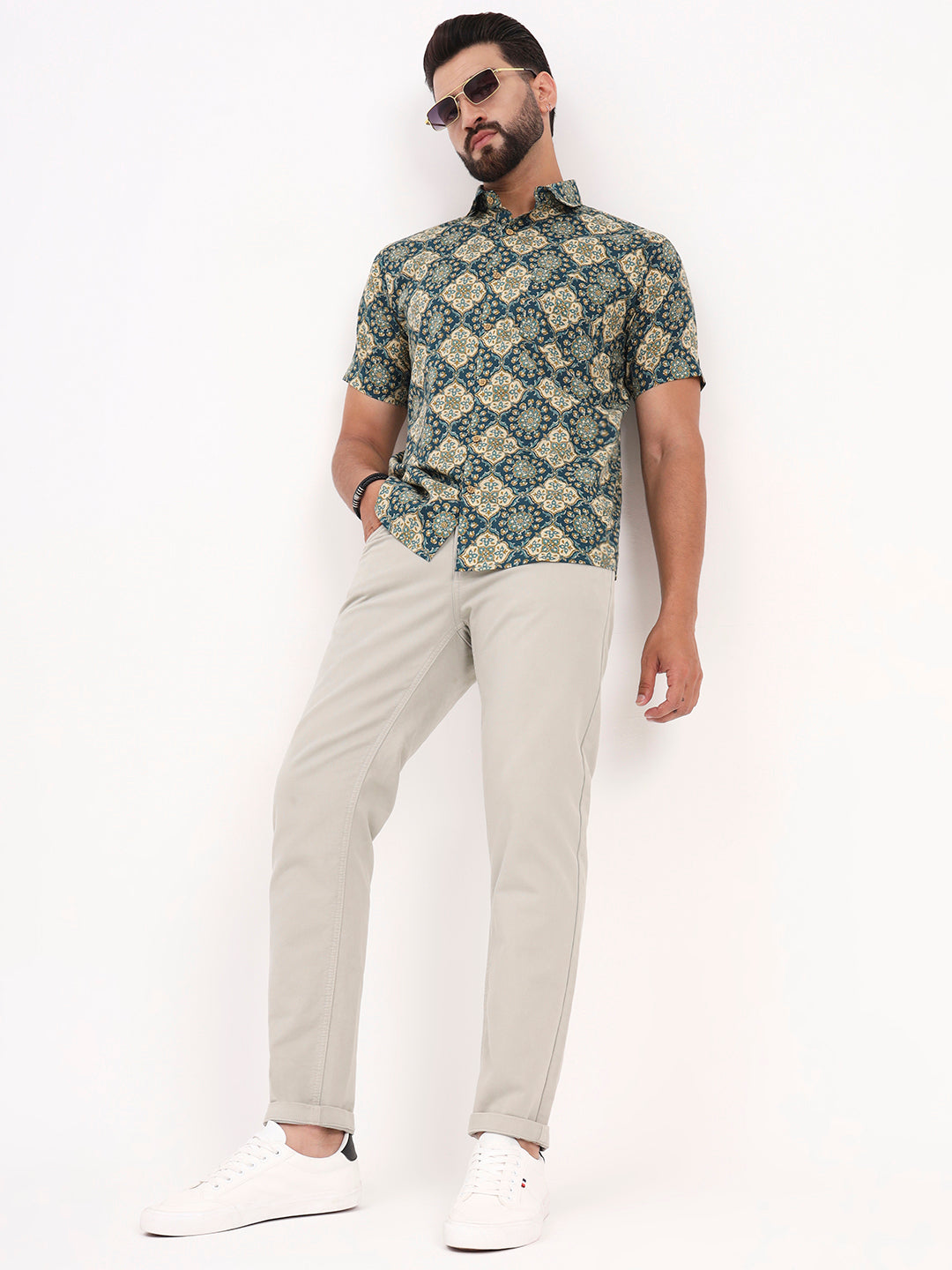 MILLENNIAL MEN Green Floral Printed Half Sleeves Shirt